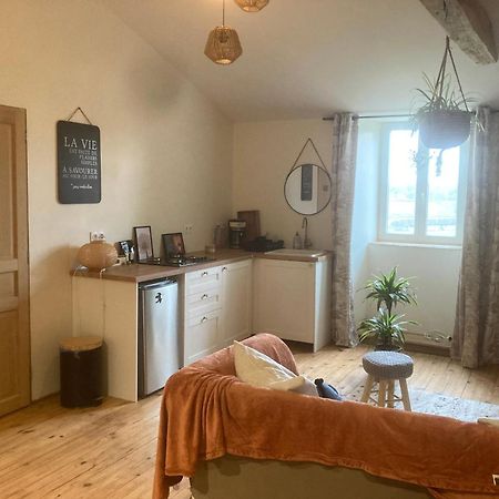 Premier Etage D Une Jolie Maison A La Campagne Montravers Kültér fotó