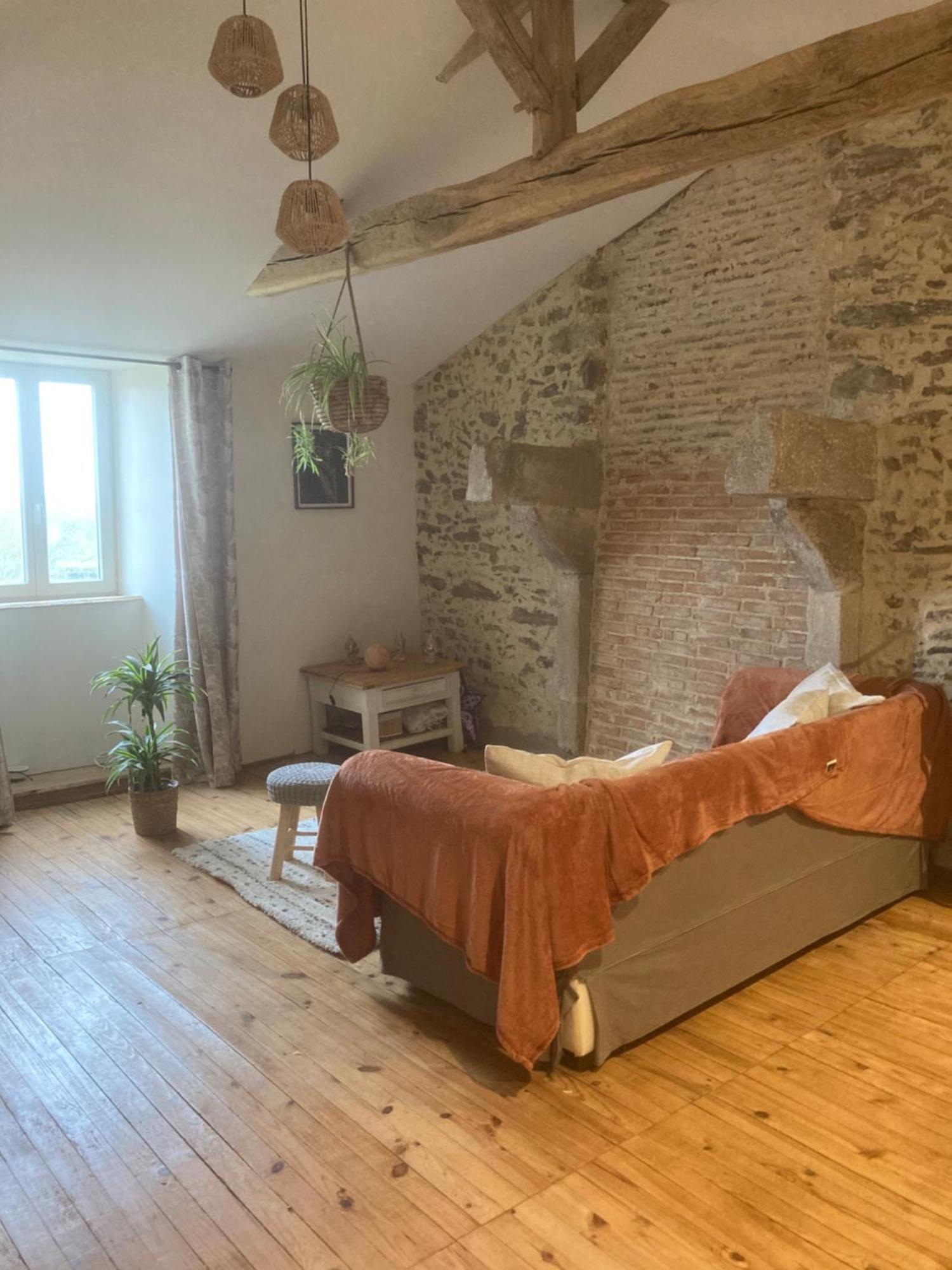 Premier Etage D Une Jolie Maison A La Campagne Montravers Kültér fotó