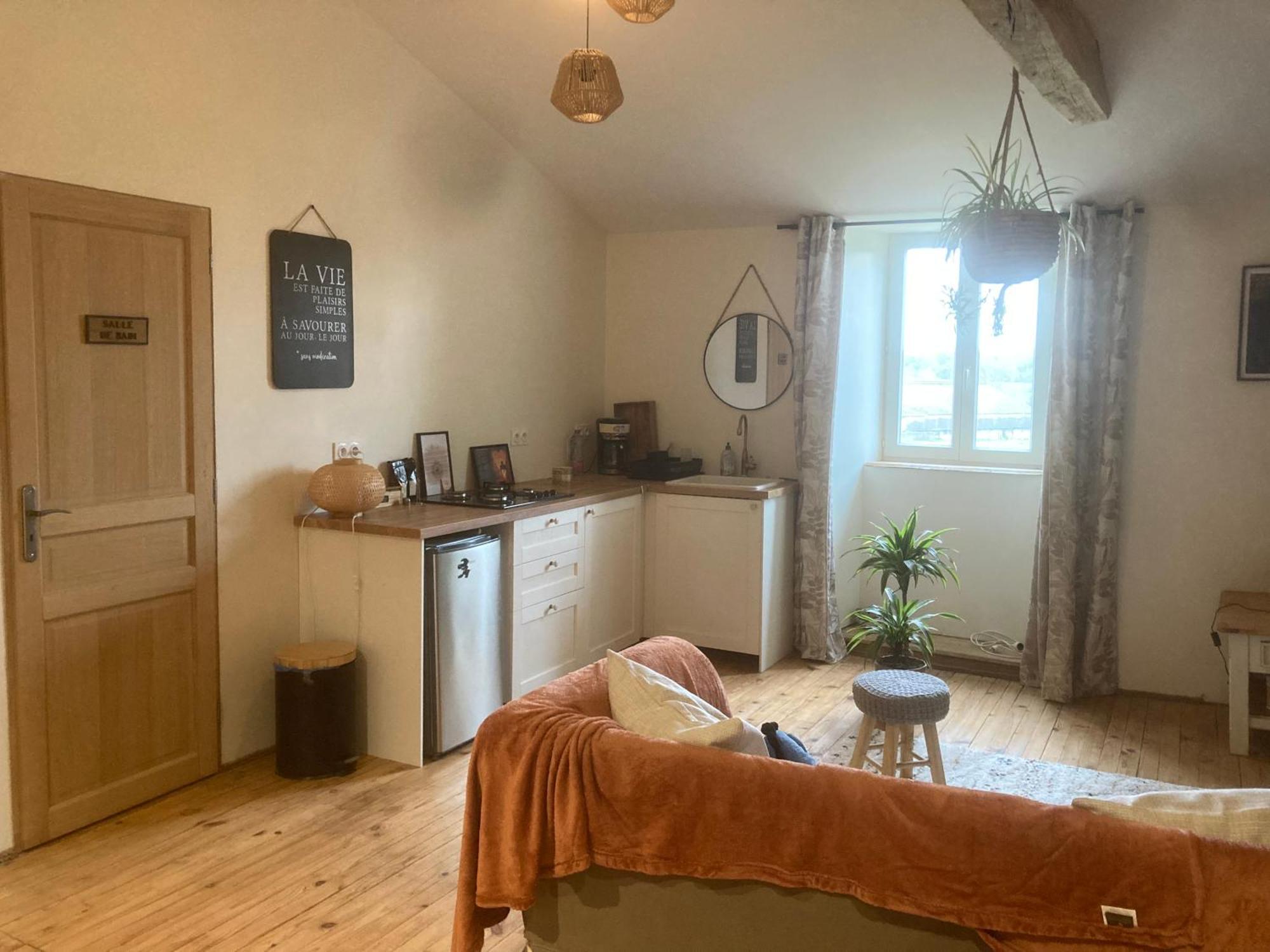 Premier Etage D Une Jolie Maison A La Campagne Montravers Kültér fotó